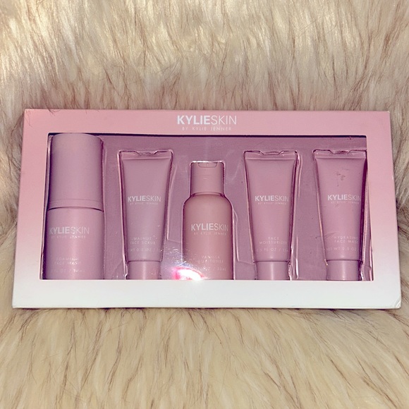KylieSkin by Kylie Jenner Mini Skincare Kit - Picture 1 of 2